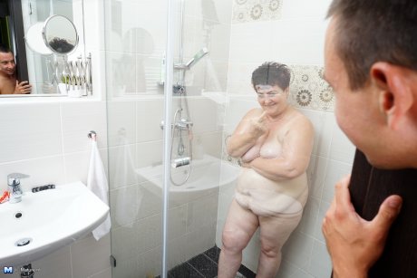 Mature BBW getting seduced for sex in the shower